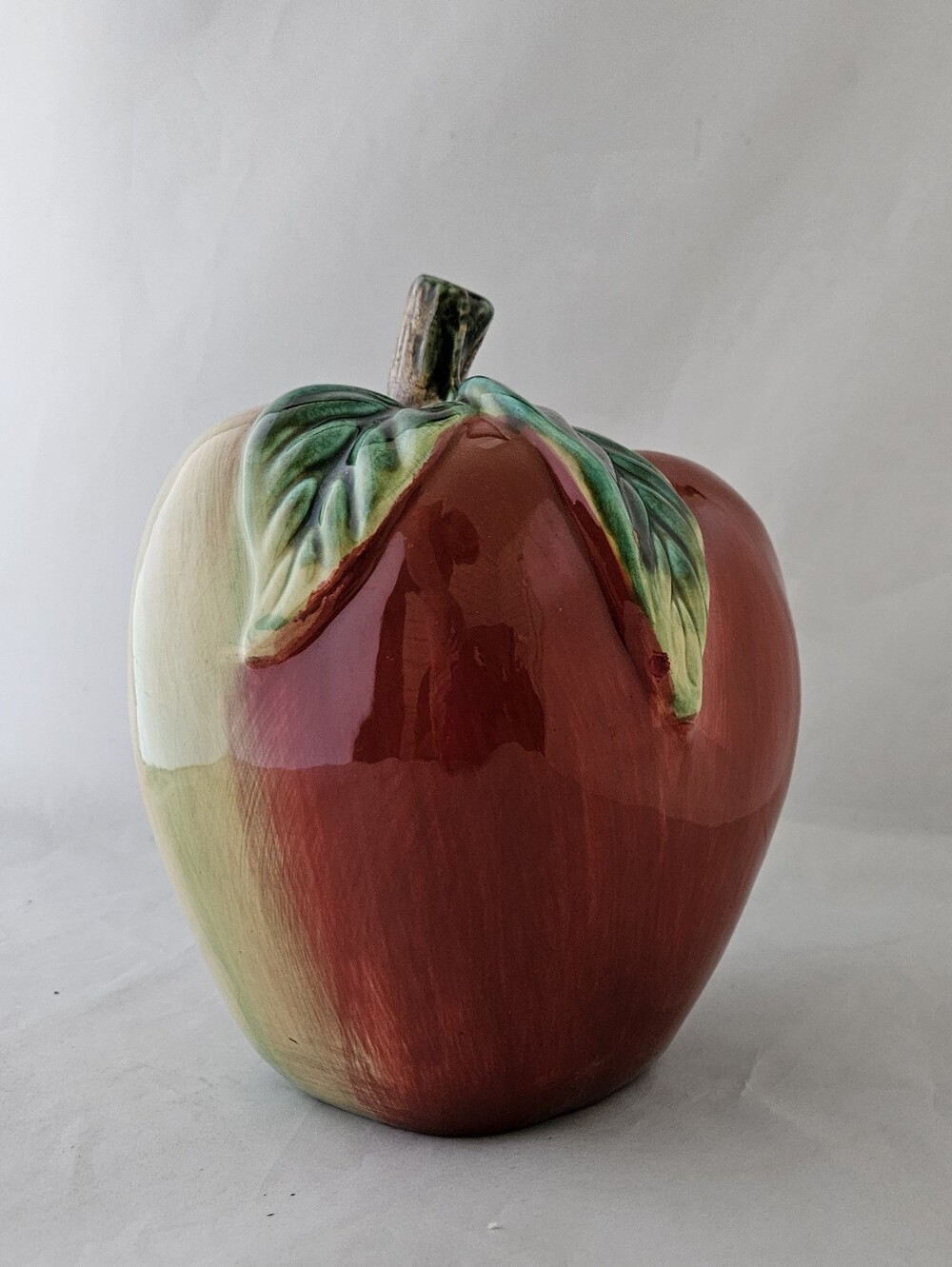Vtg. Home Decor Ceramic Red Apple With Green Leaf Accents Pacific Rim Size Lg.